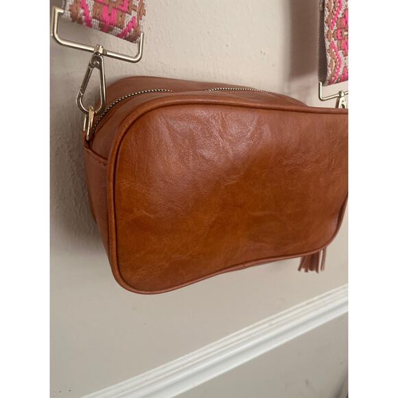 Preppy leather handbag with decorative strap. New - Picture 3 of 7